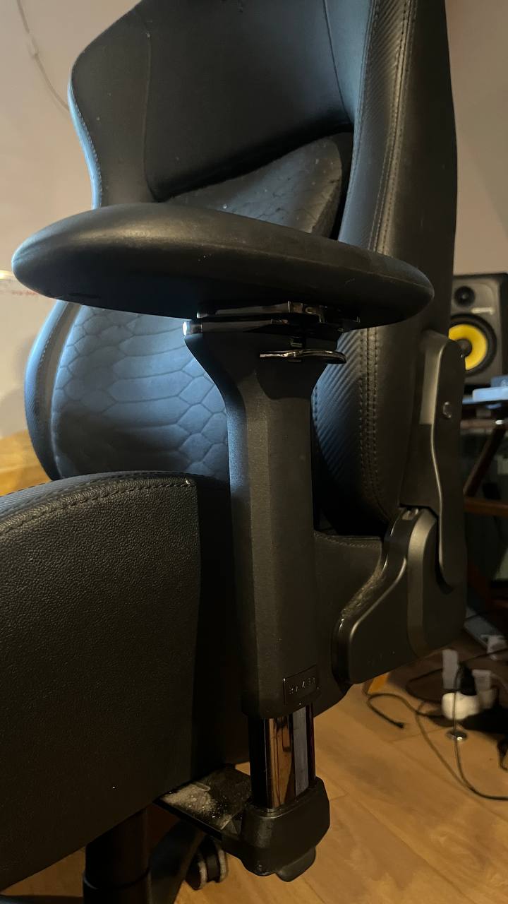 Геймерское кресло Razer