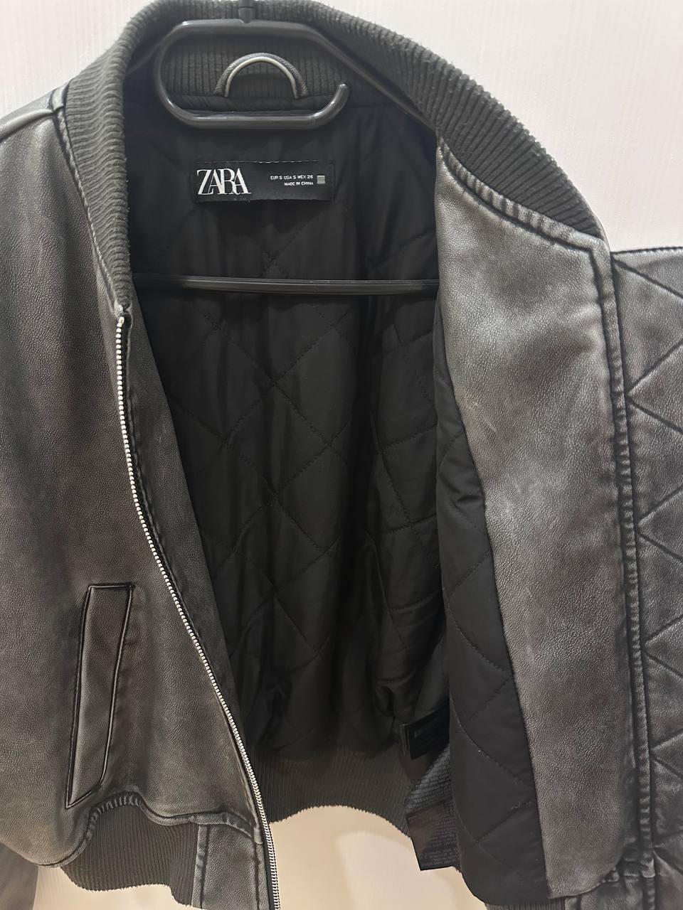 Кожаный бомбер Zara, размер S