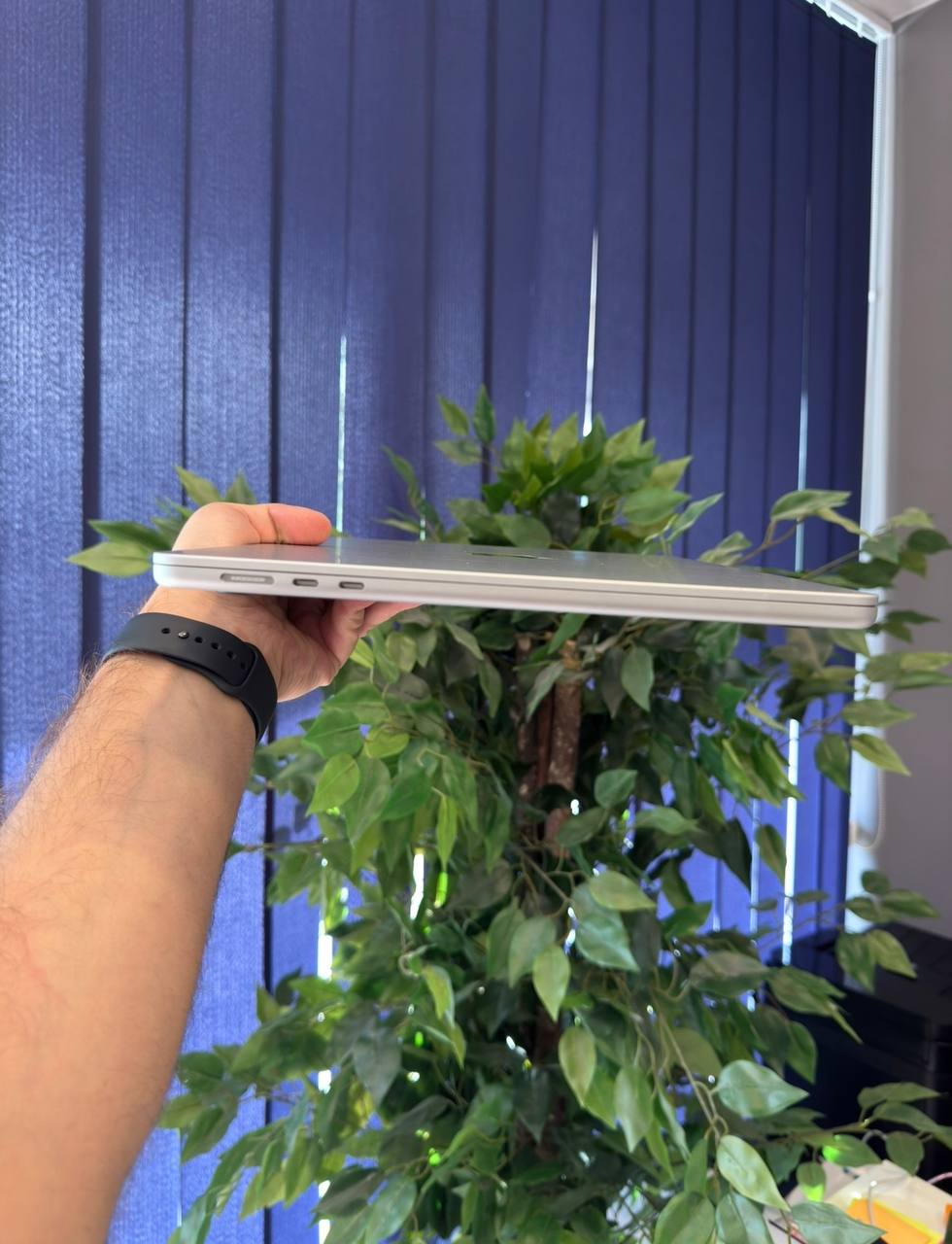 MacBook Air M4 15" Silver 16GB/256GB