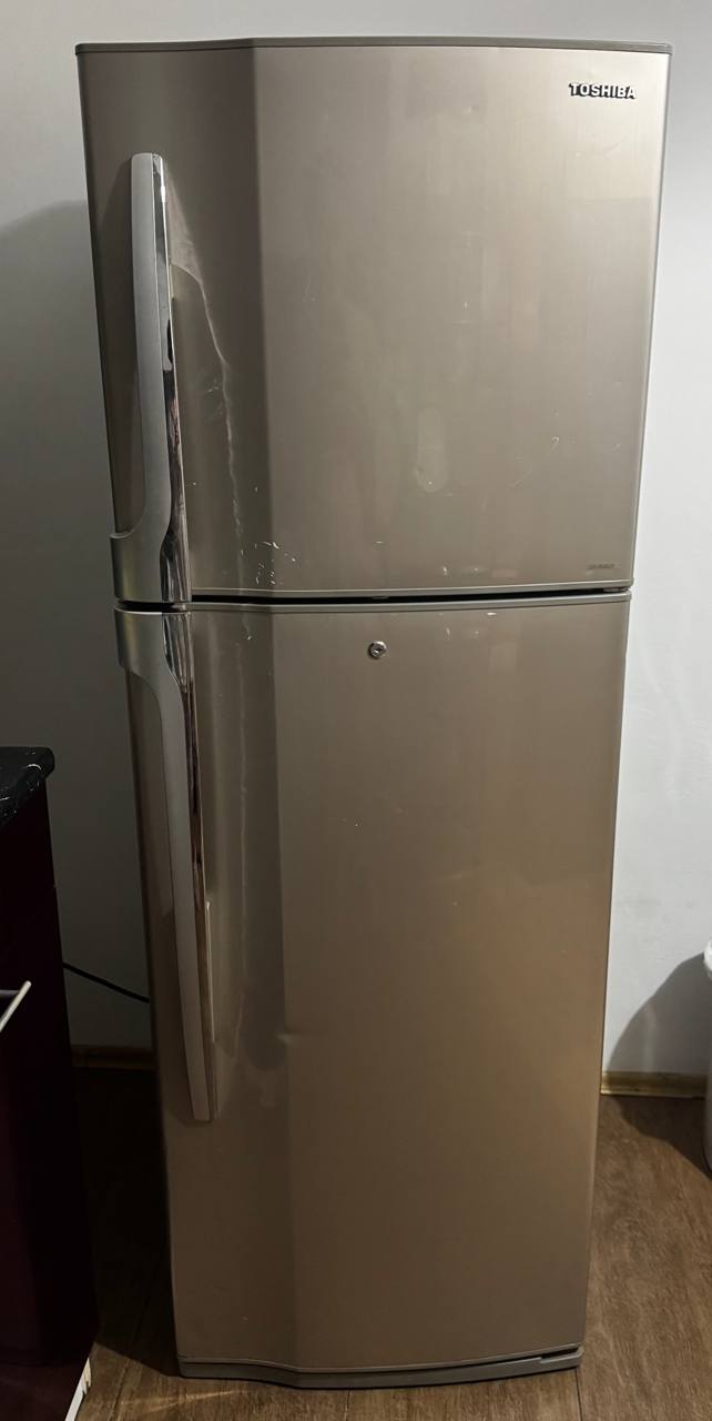 Холодильник Toshiba GR-R32UT (CZ) на запчасти или под ремонт