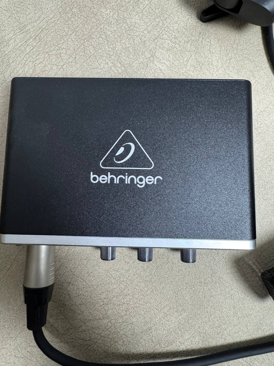 Behringer U-Phoria UMC22 звуковая карта