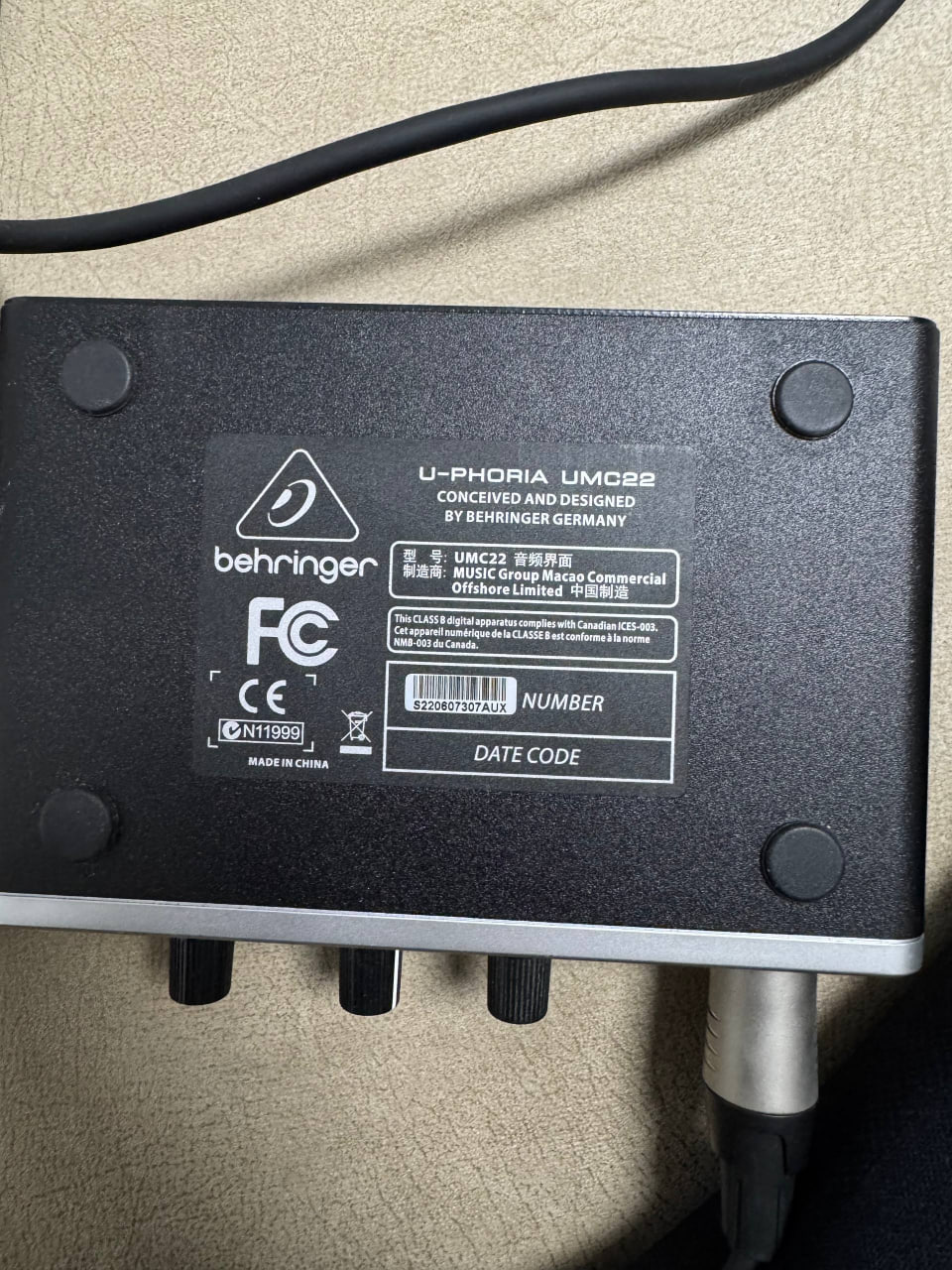 Behringer U-Phoria UMC22 звуковая карта