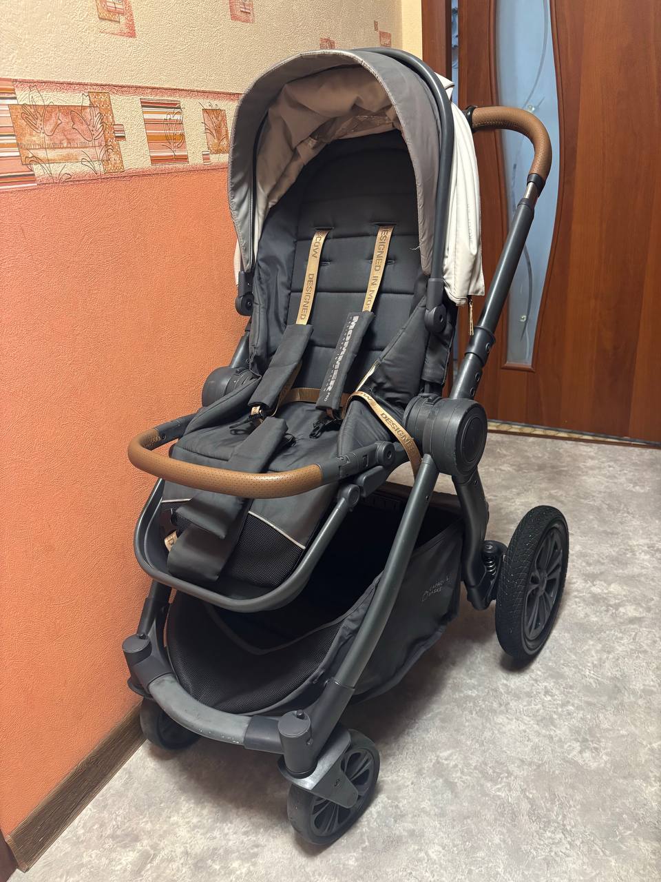 Коляска Happy Baby Mommer Pro 2 в 1