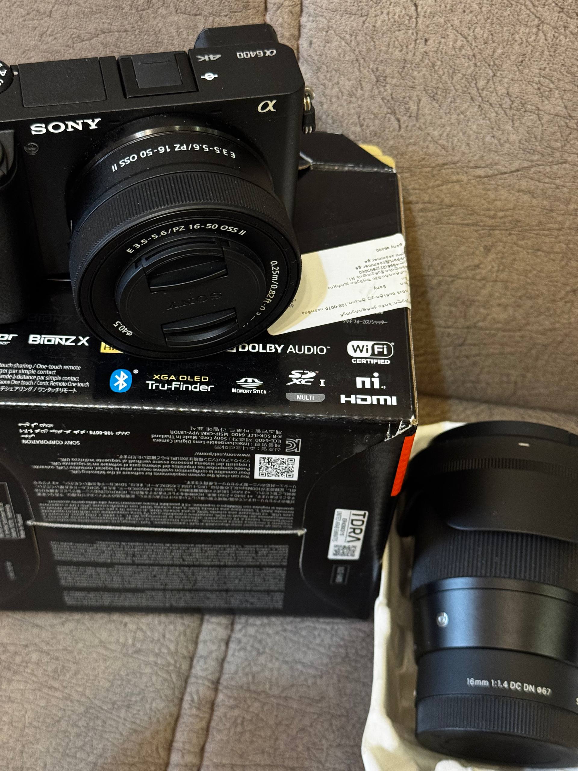 Sony A6400 с кит-объективом и Sigma 16mm f/1.4