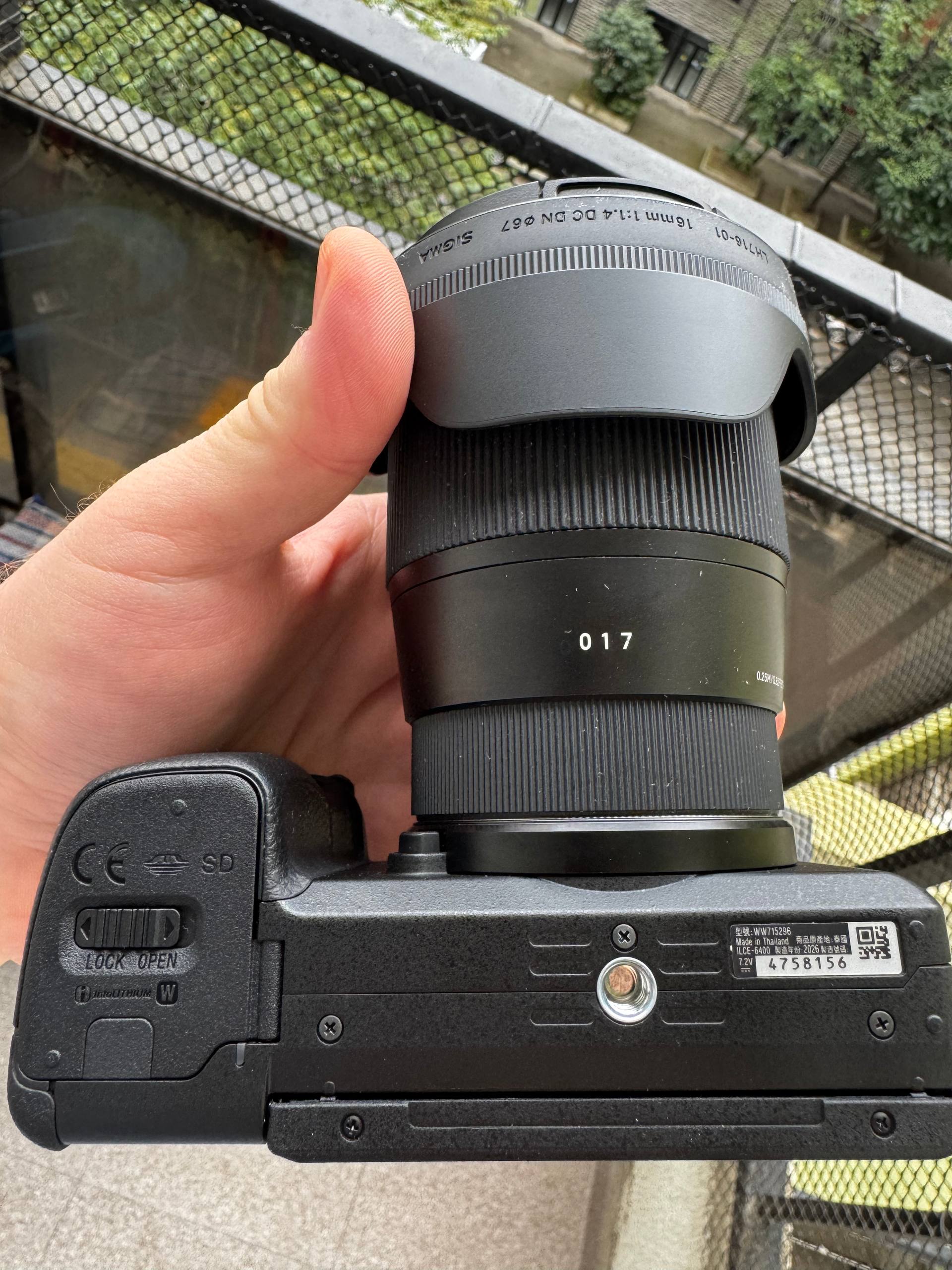 Sony A6400 с кит-объективом и Sigma 16mm f/1.4