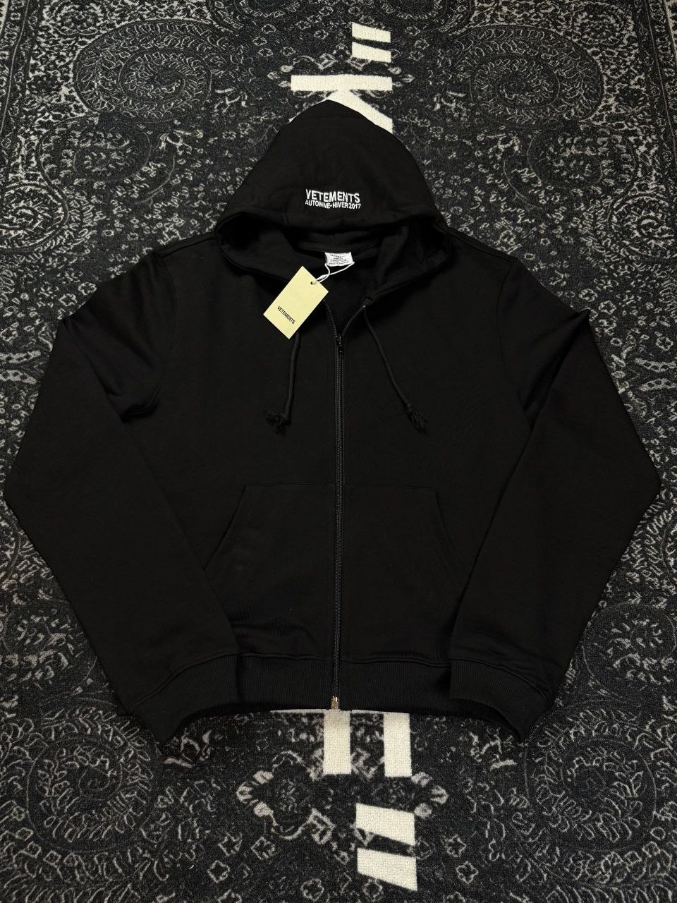 Зипхуди Vetements
