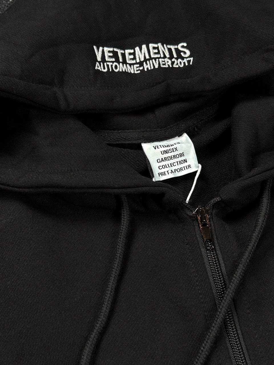 Зипхуди Vetements