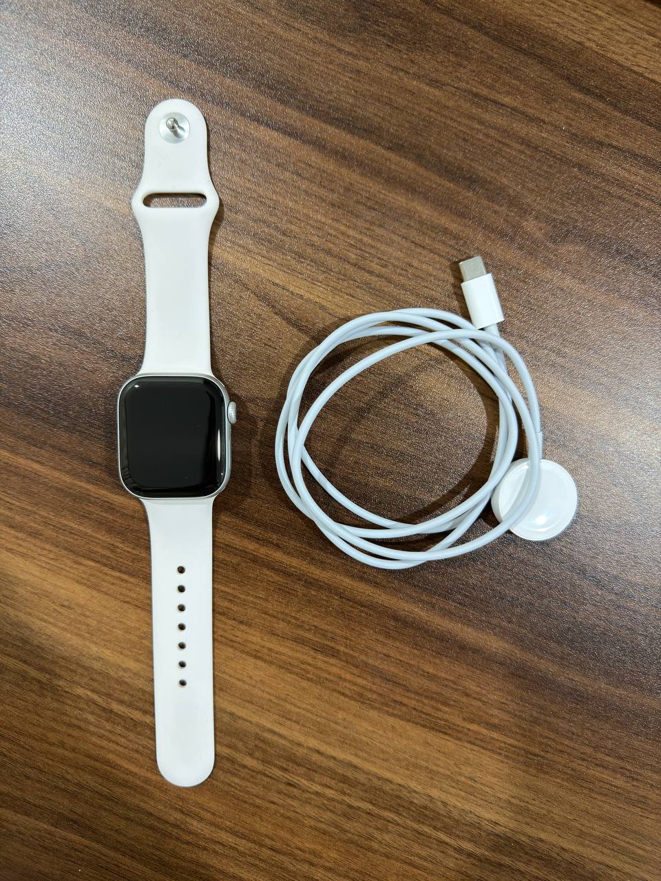 Apple Watch 11 42 мм, новые, серые и золотые