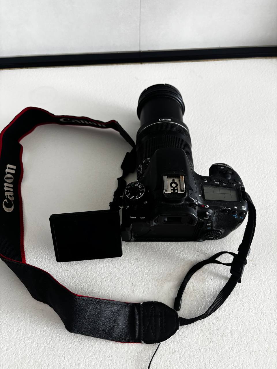 Canon EOS 70D с объективом