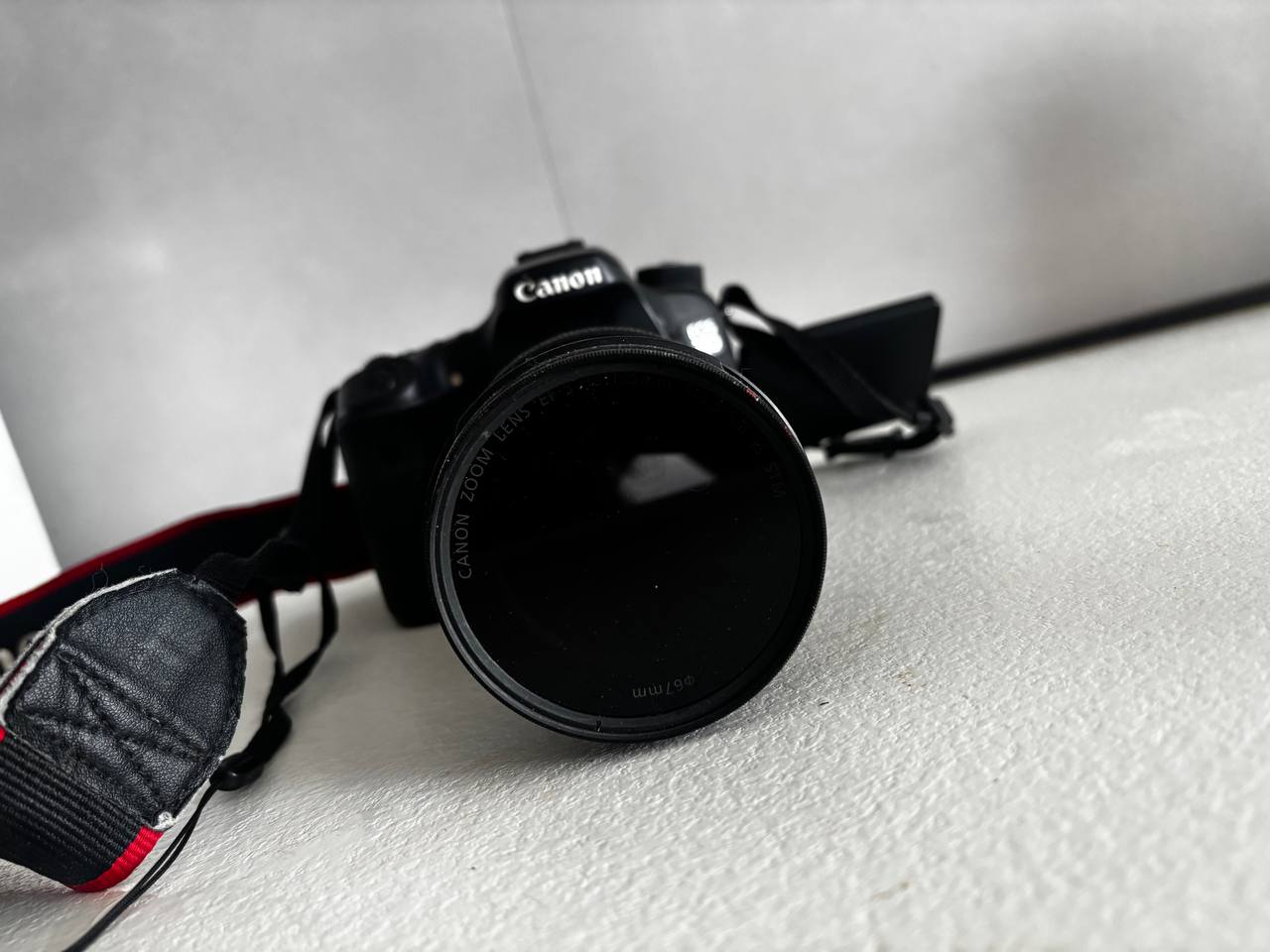Canon EOS 70D с объективом