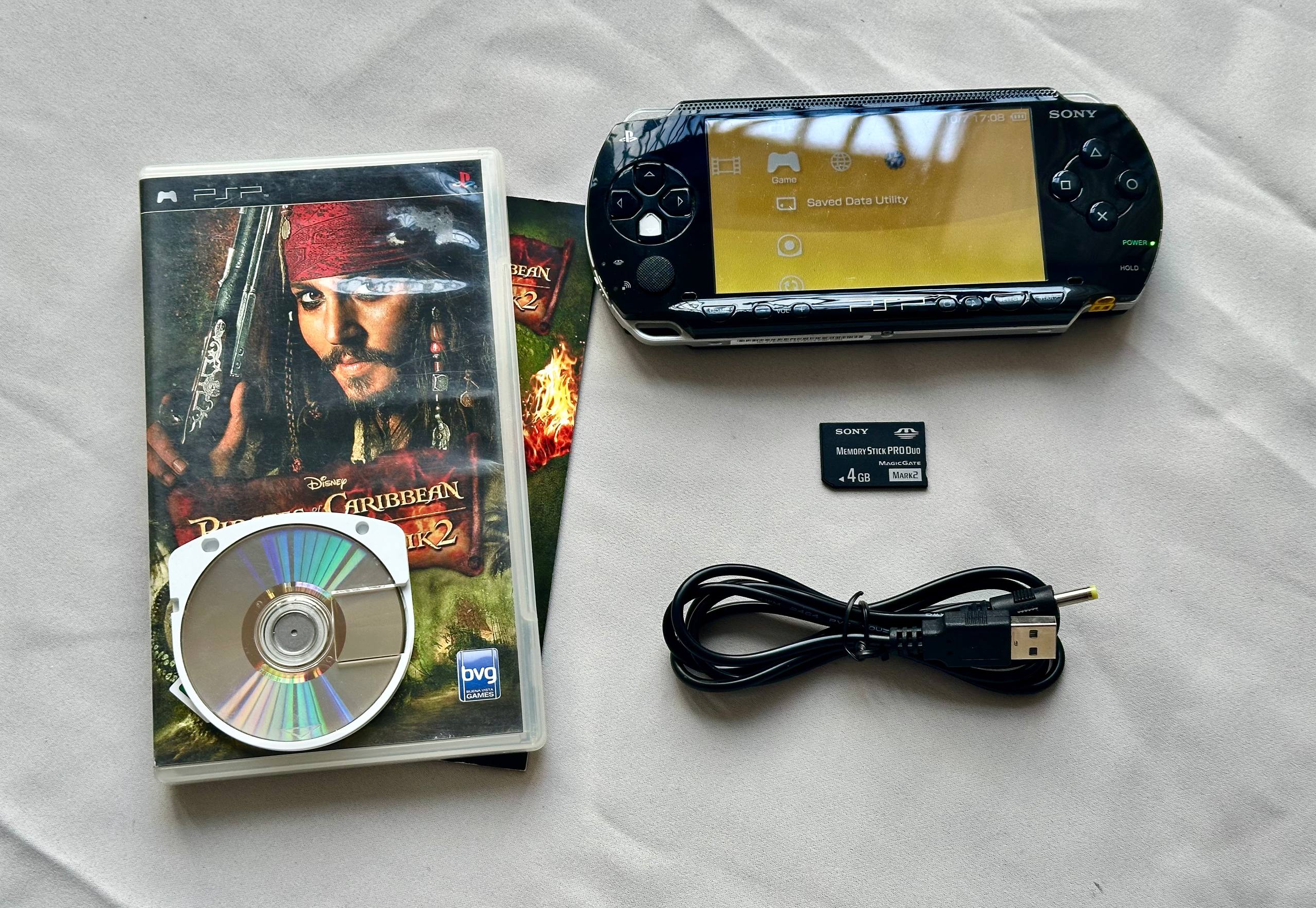 Прошитая Sony PSP-1000 с картой памяти и диском
