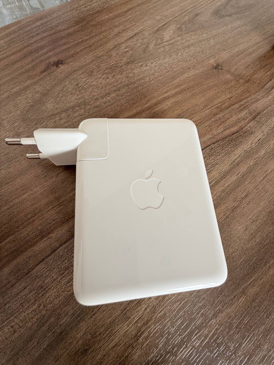 Apple USB-C адаптер питания 140W