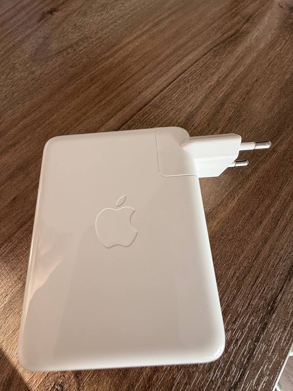 Apple USB-C адаптер питания 140W