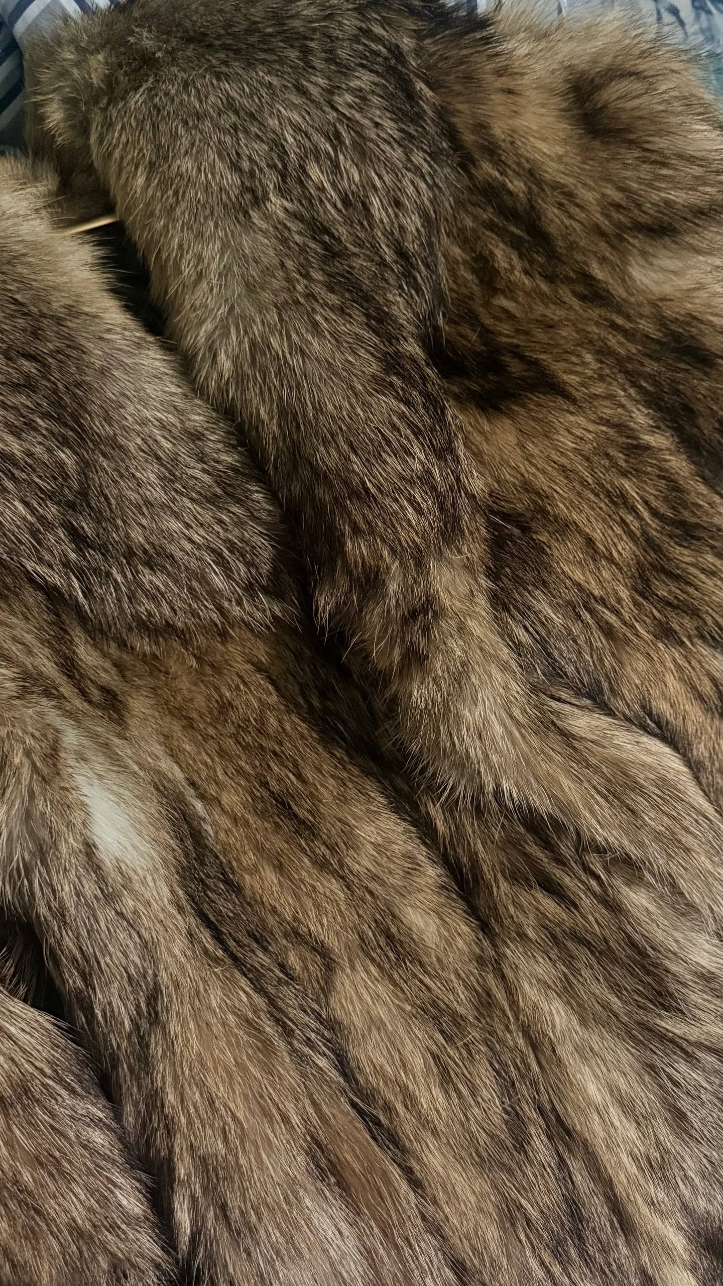 Винтажная шуба из натурального меха енота Royal Furriers