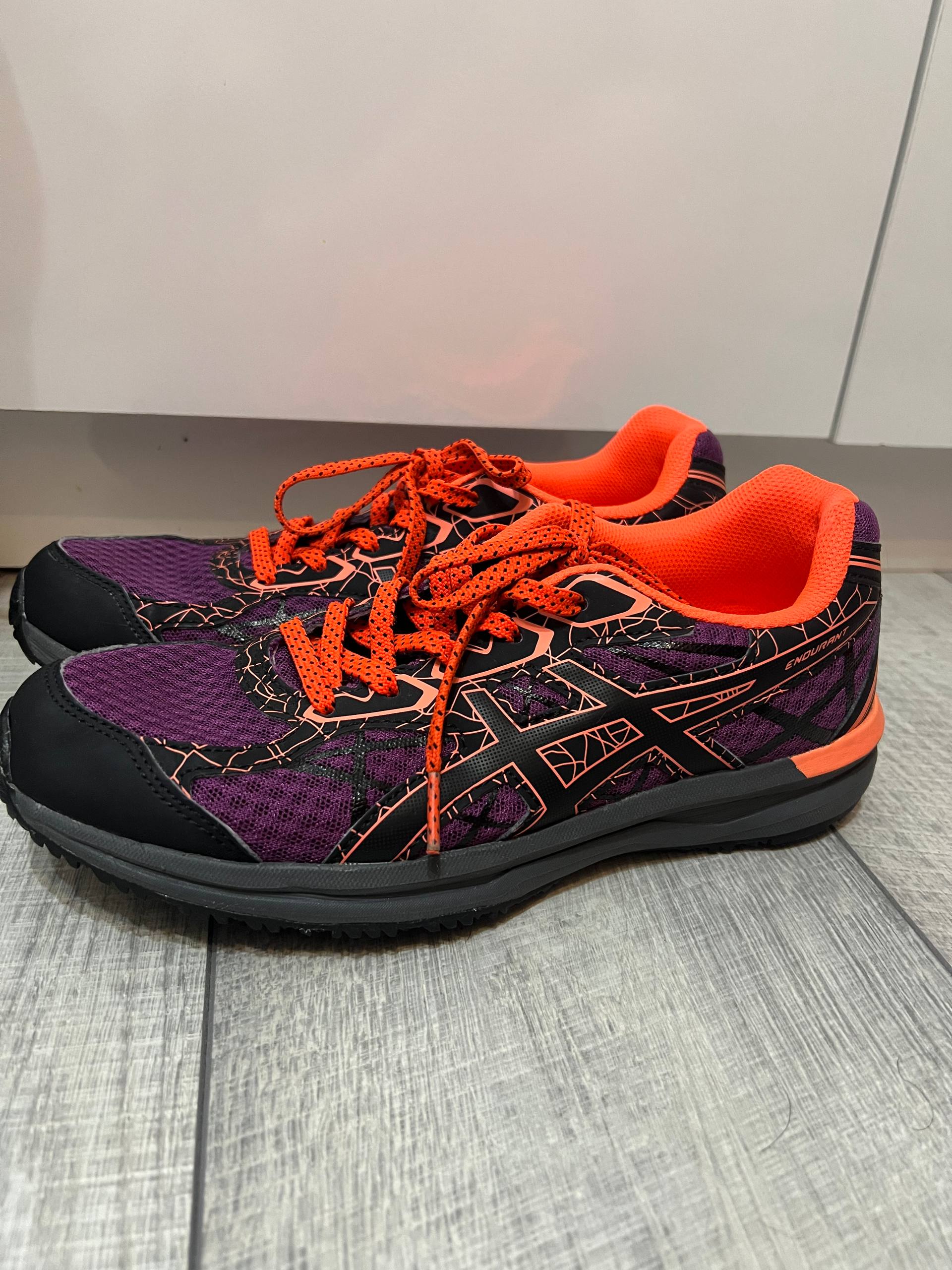 Женские кроссовки Asics Endurant, размер 39,5