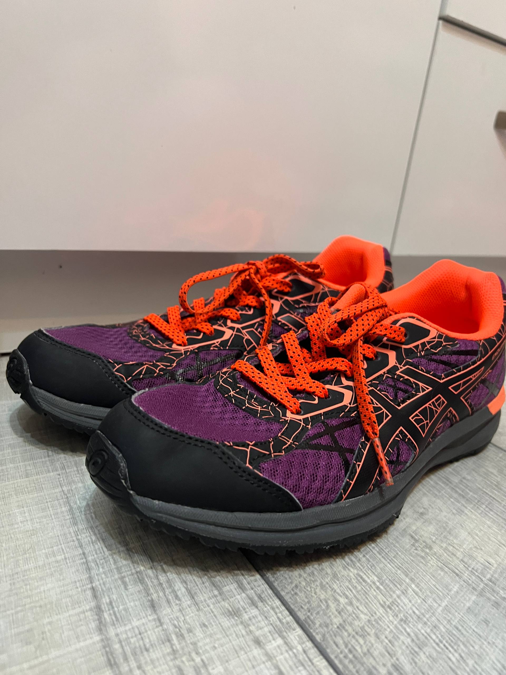 Женские кроссовки Asics Endurant, размер 39,5