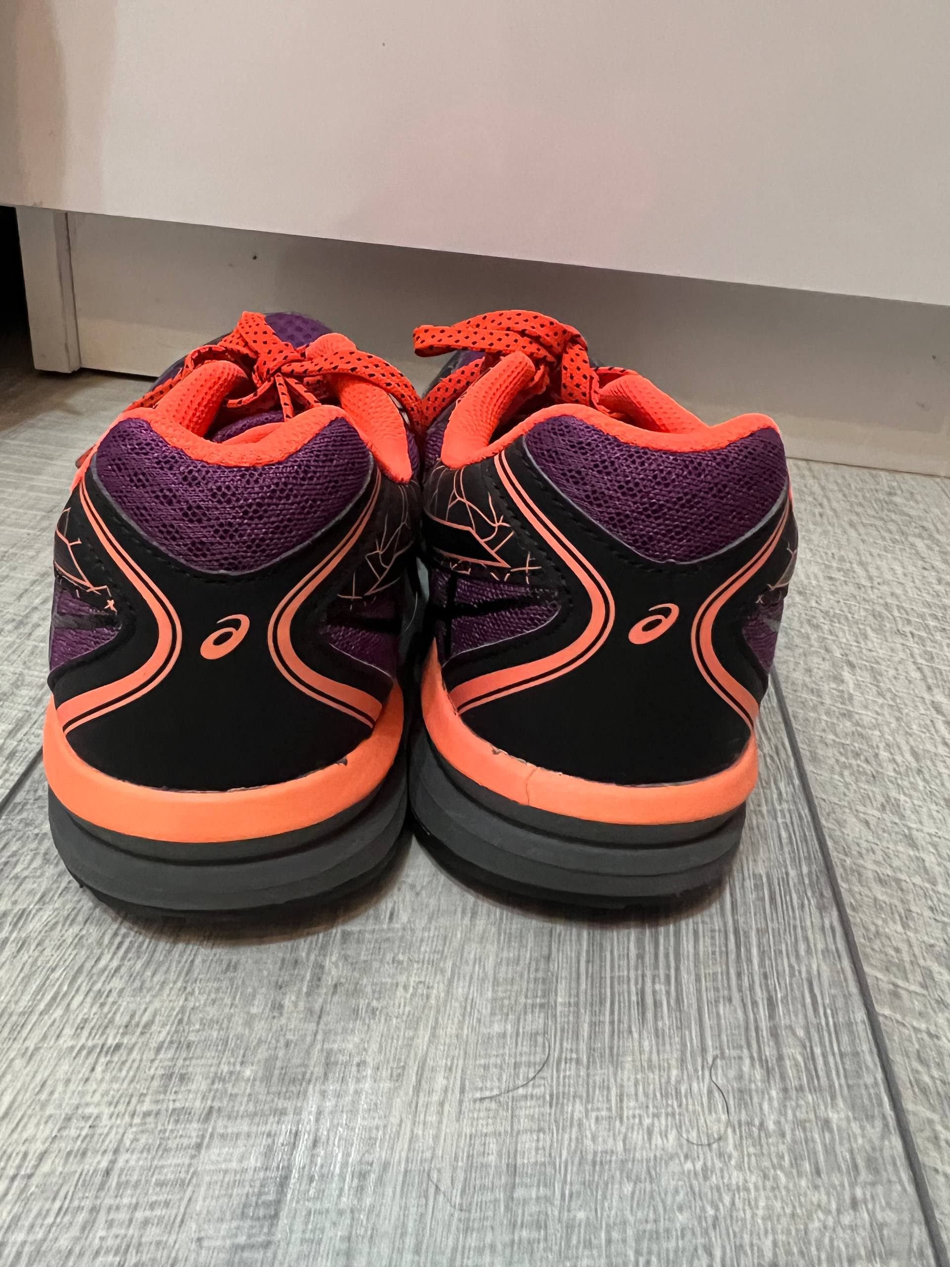 Женские кроссовки Asics Endurant, размер 39,5