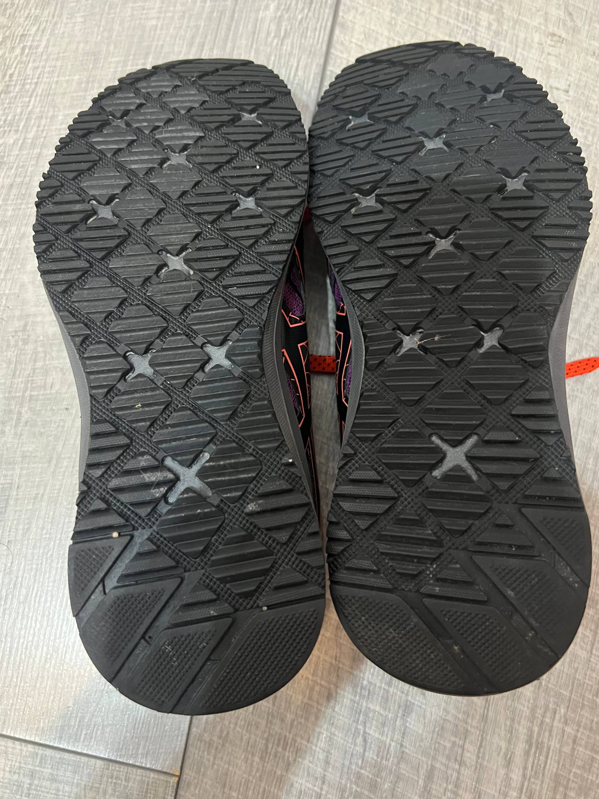 Женские кроссовки Asics Endurant, размер 39,5
