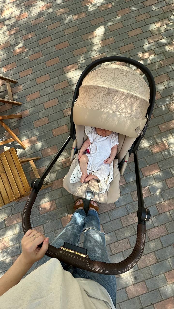 Автокресло CYBEX Cloud Z i-Size Simply Flowers с базой Isofix