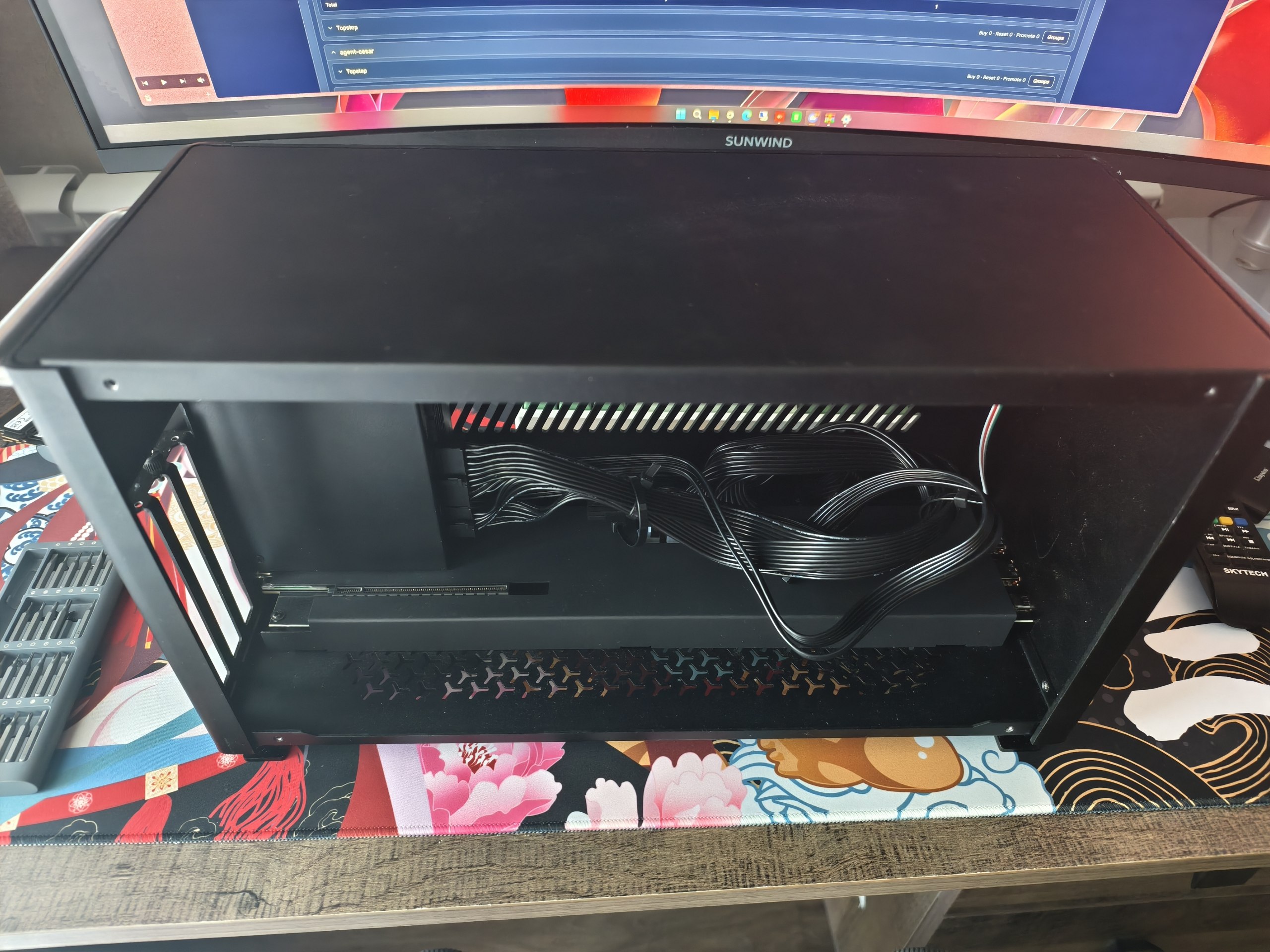 eGPU док-станция с блоком питания 550W, Thunderbolt 4 (USB4)