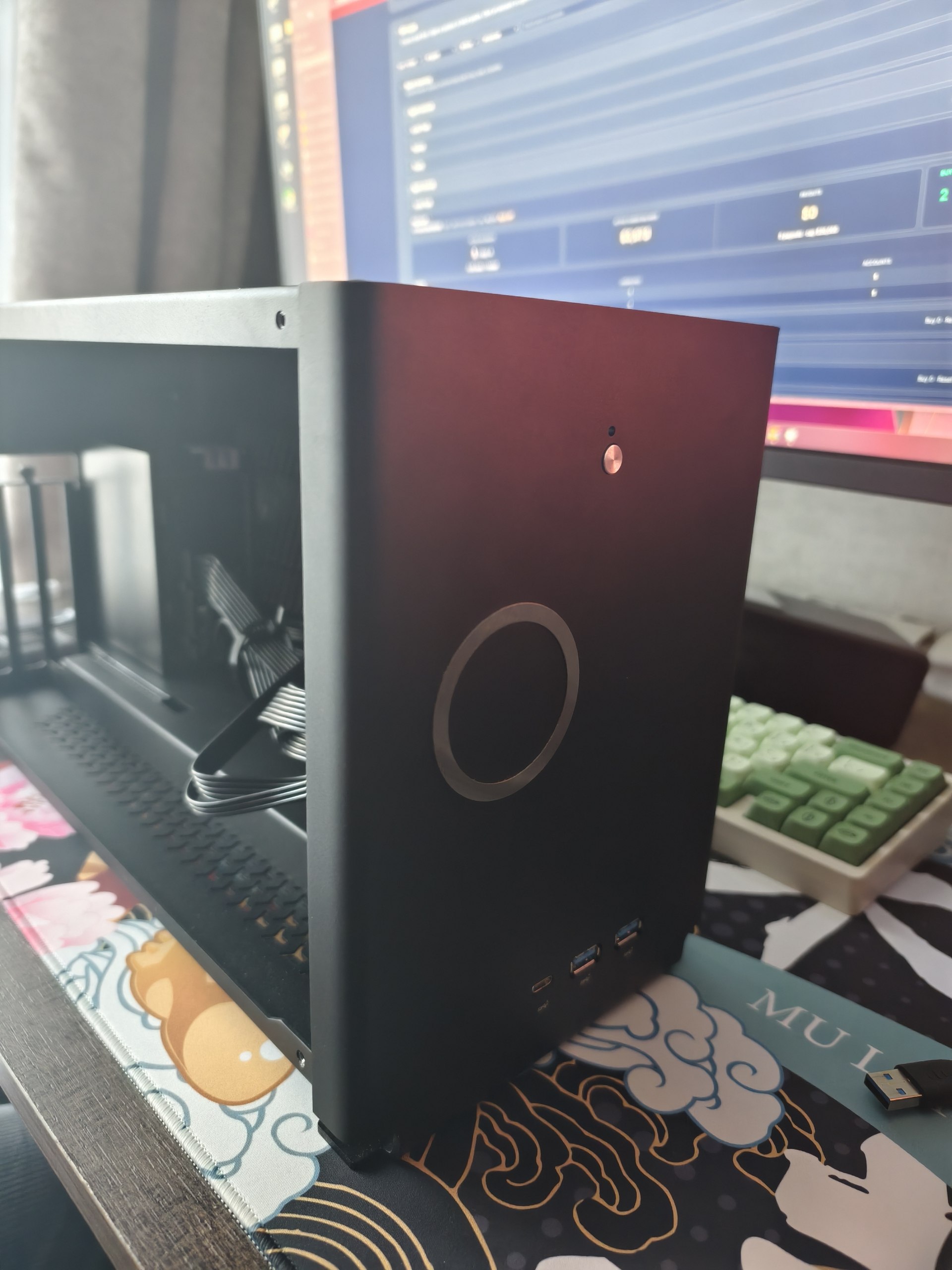 eGPU док-станция с блоком питания 550W, Thunderbolt 4 (USB4)