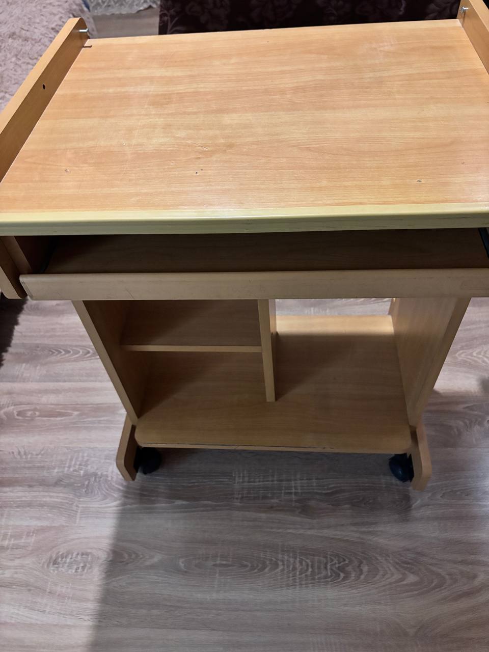 Компактный компьютерный стол 65×50×80 см