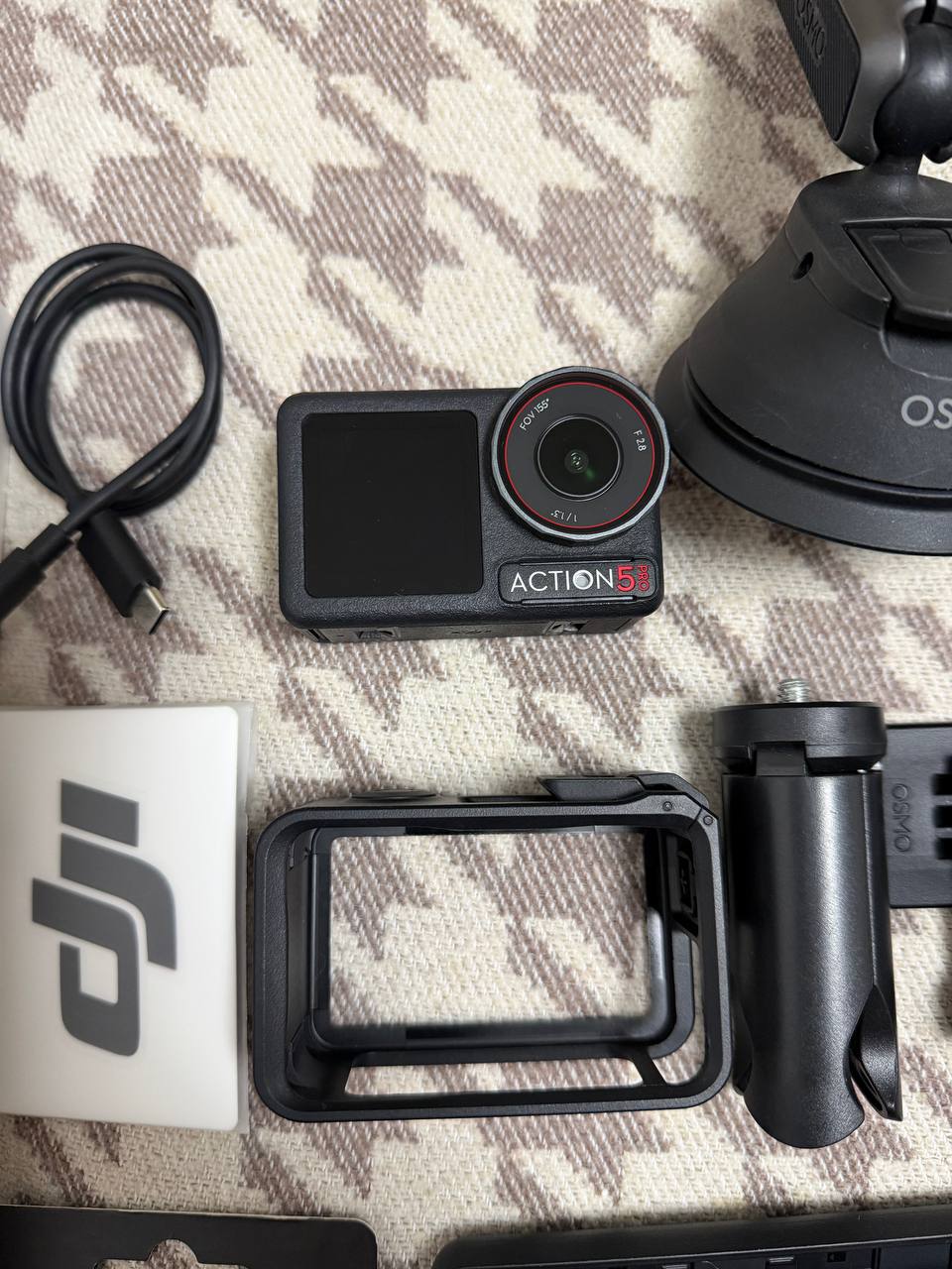 DJI Osmo Action 5 Pro Adventure Combo
