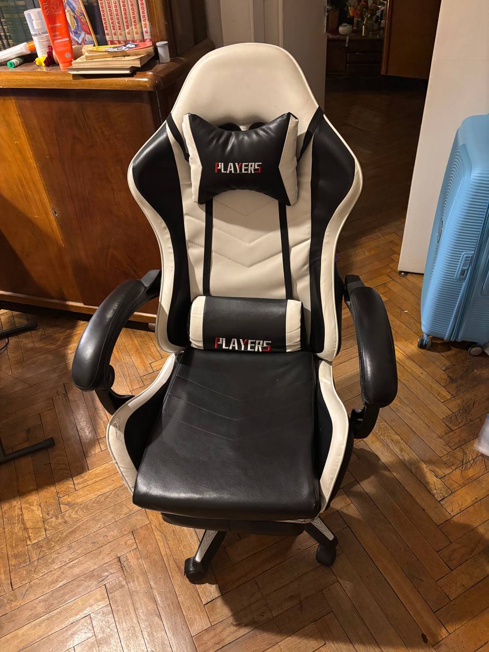 Игровое компьютерное кресло