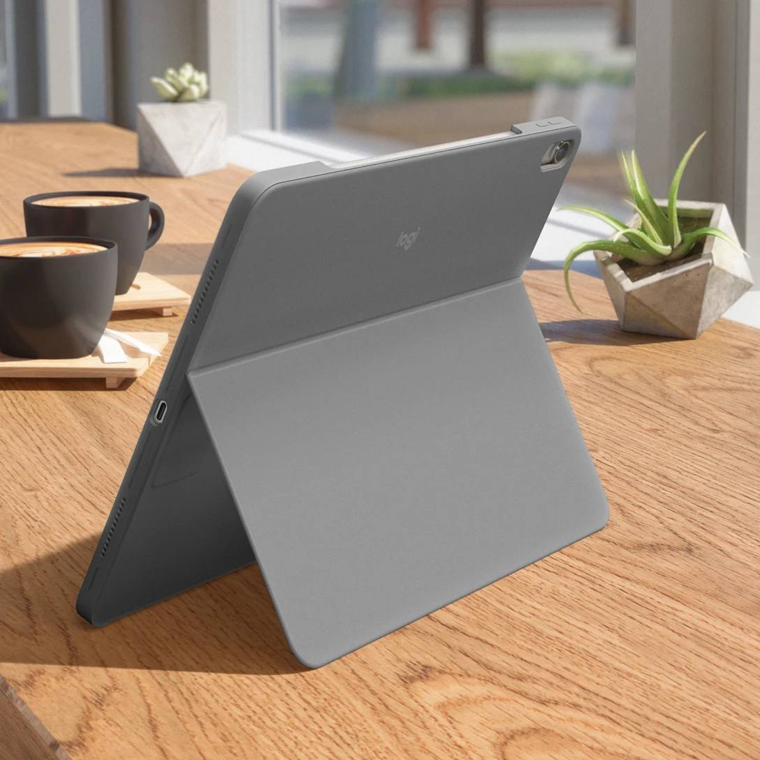 Чехол-клавиатура Logitech Combo Touch для iPad Air 11"