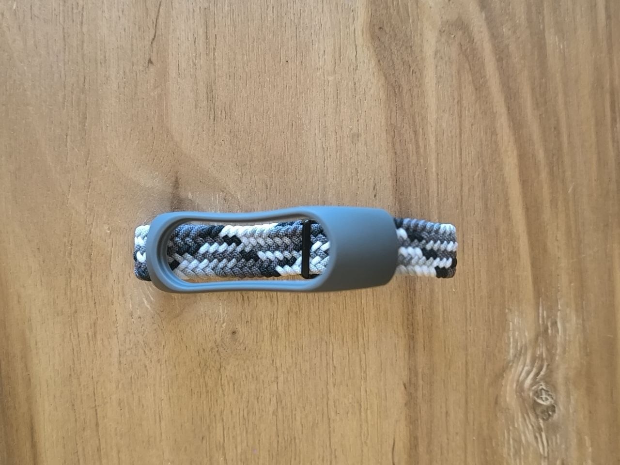 Магнитный ремешок для Xiaomi Mi Band 3/4/5/6/7