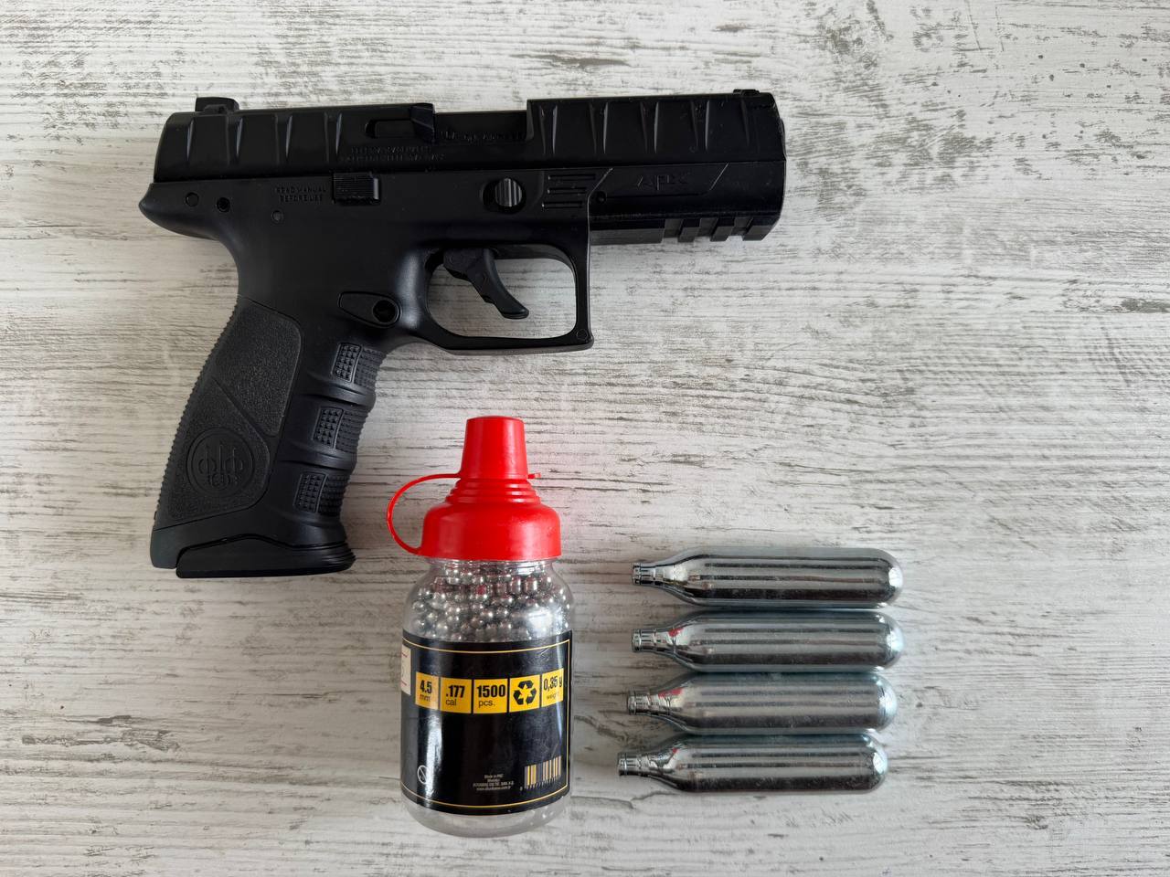 Пневматический пистолет Beretta APX CO₂ 4.5 мм