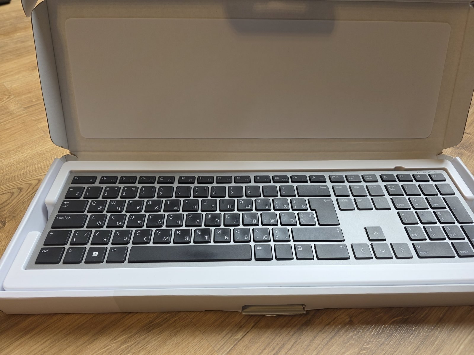 Беспроводная клавиатура Dell KB700, русская раскладка