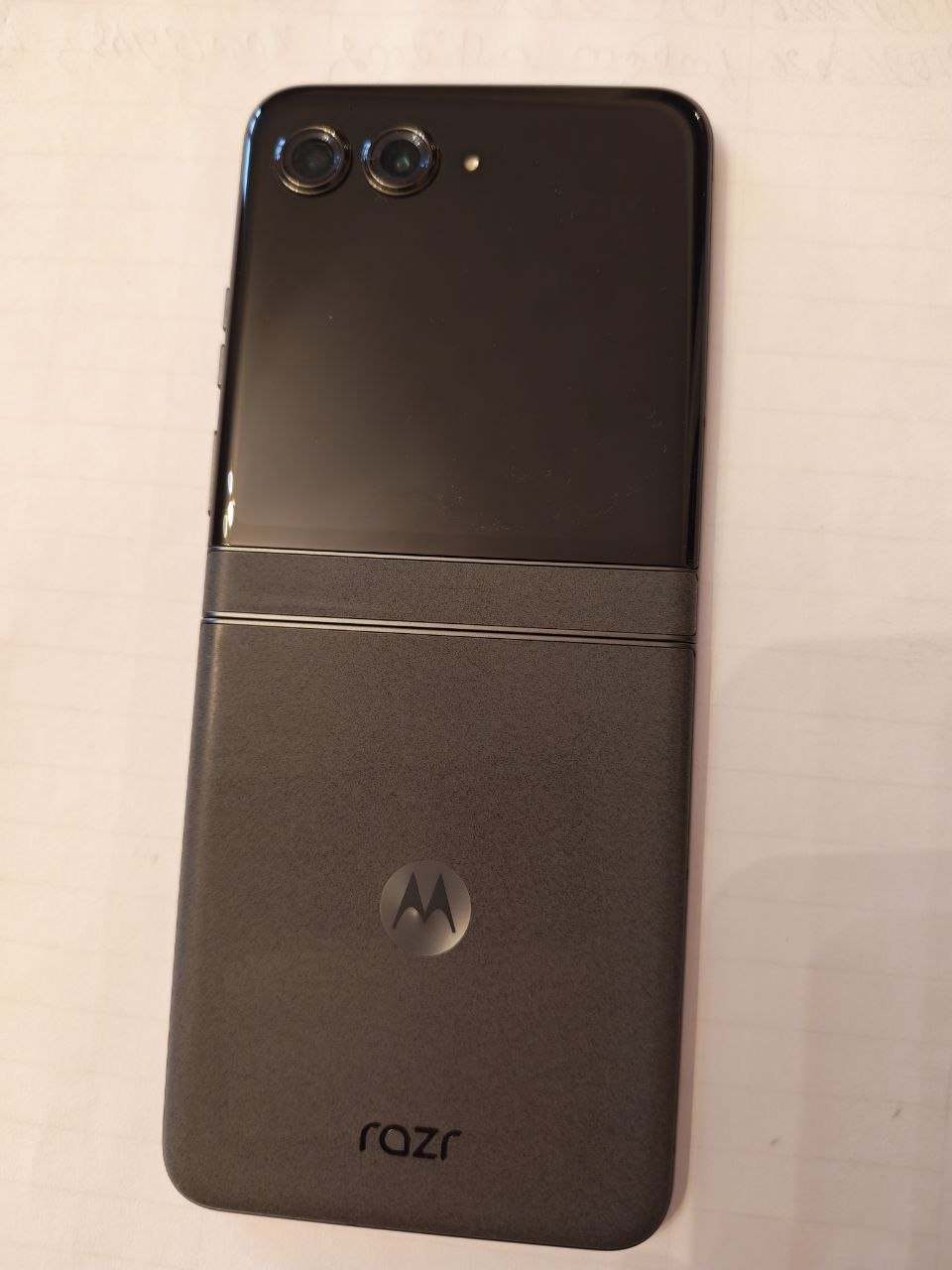 Motorola Razr 2024 (Razr 50) 256 ГБ