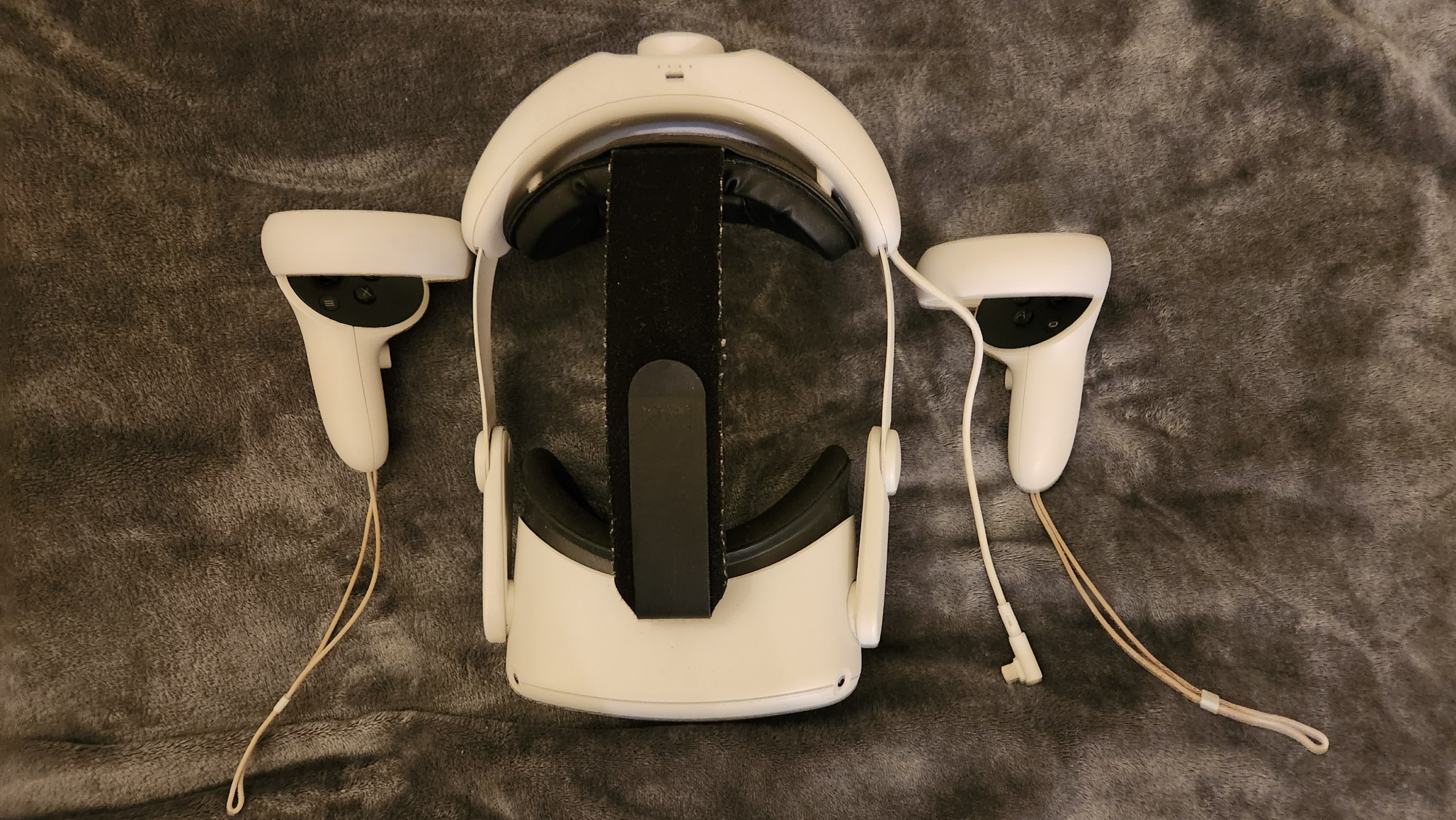Meta Quest 2 (Oculus) с павербанком и коробкой