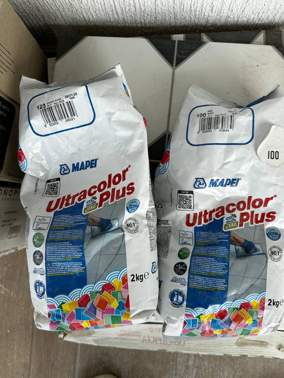 Затирка для плитки MAPEI Ultracolor Plus №100 White, 2 кг