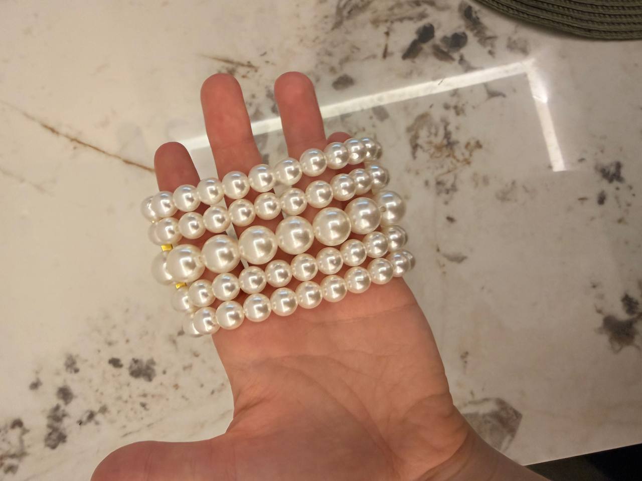 Жемчужный обруч спадающий на лоб