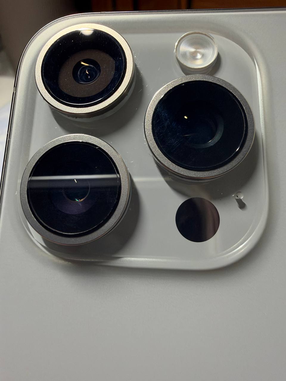iPhone 15 Pro Max (SIM + eSIM)