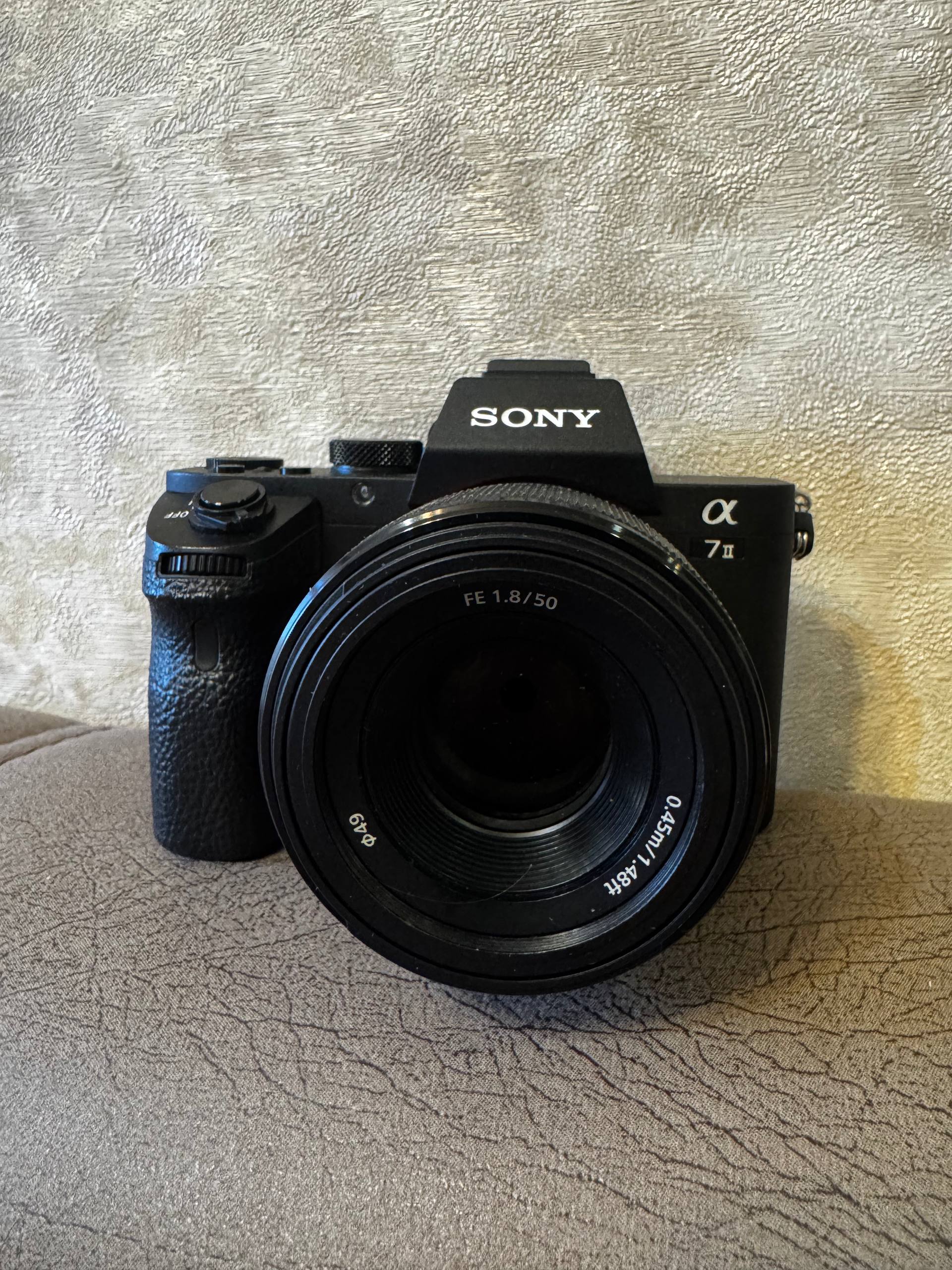 Sony A7 II с объективом 50mm f/1.8