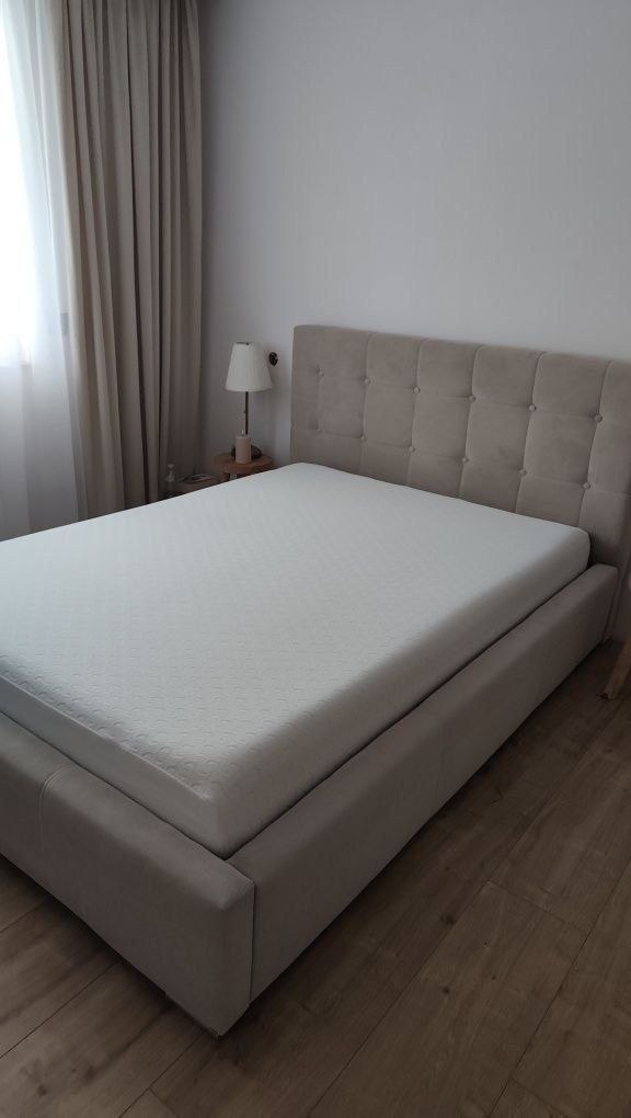Двуспальная кровать 160×200 с матрасом Ashley Furniture