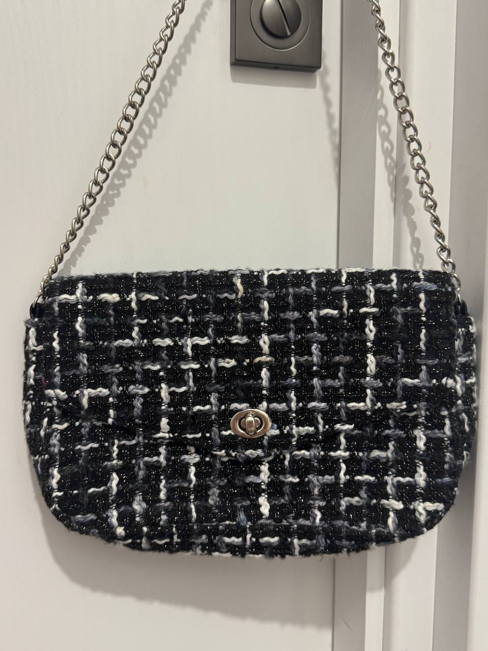 Твидовая сумка-клатч в стиле Chanel