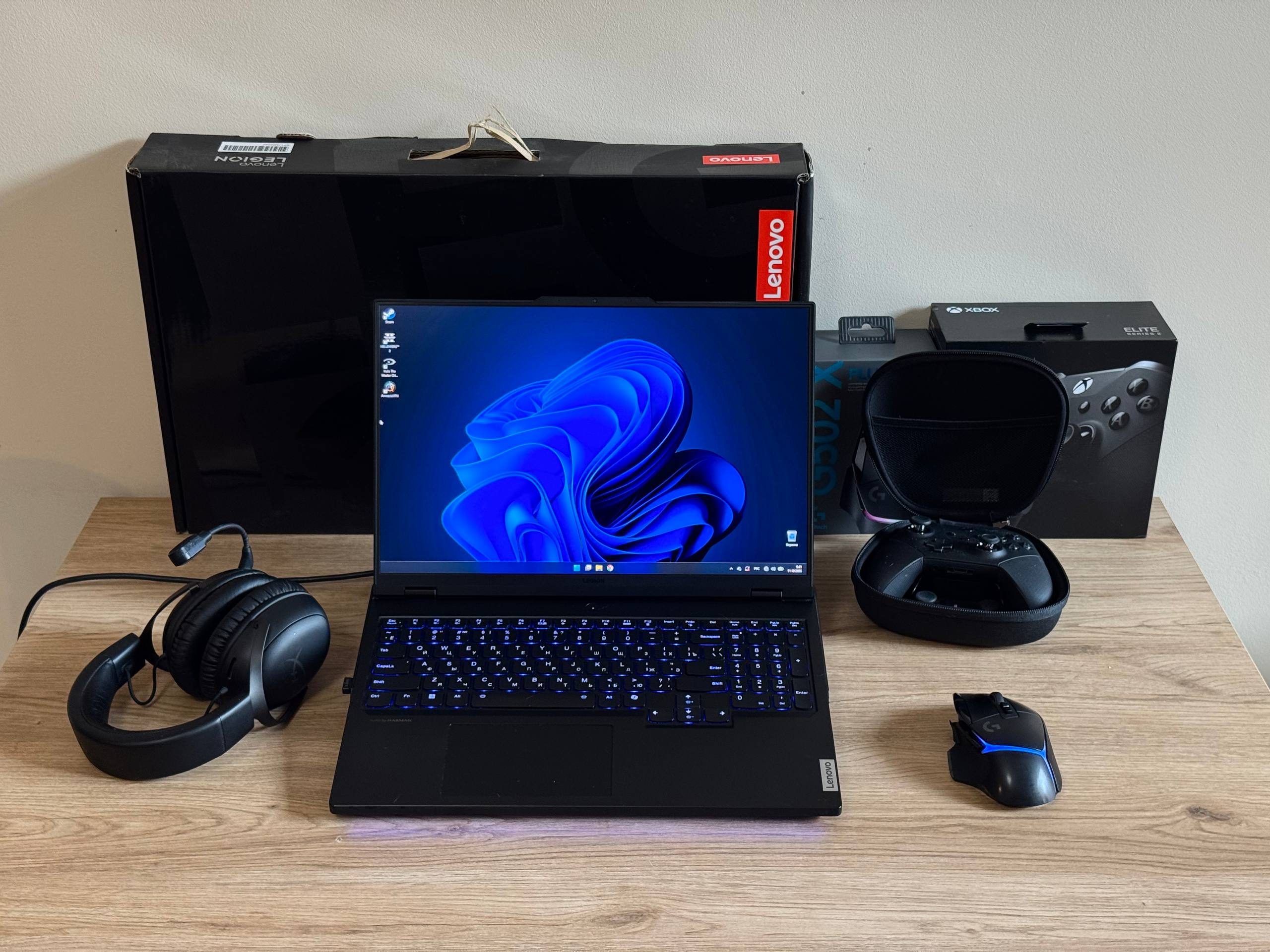 Lenovo Legion 7 Pro (i9-14900HX, 32GB, 1TB, RTX 4080) + HyperX Cloud 3 Wireless 
