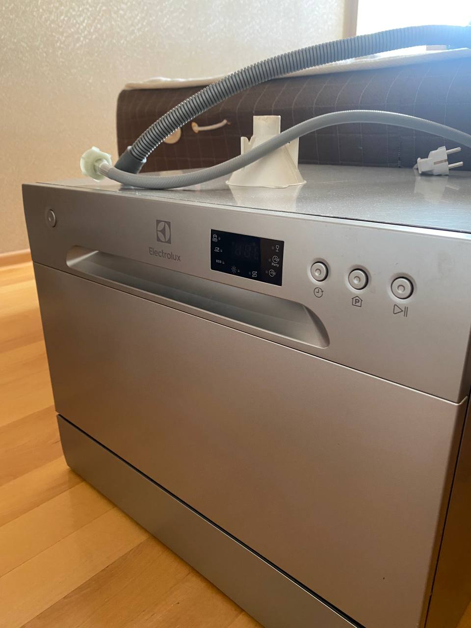 Посудомоечная машина Electrolux ESF24000 компактная отдельно стоящая