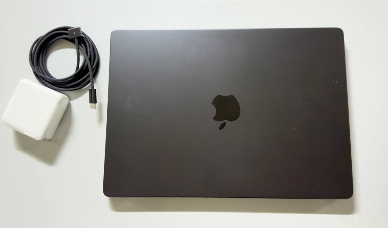 MacBook Pro 14 M5 24GB 1TB Space Black