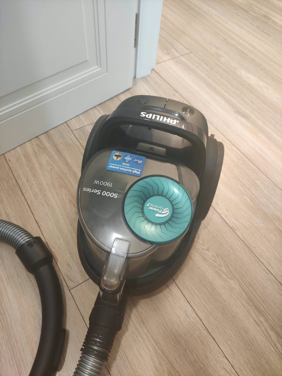 Пылесос Philips PowerCyclone 7