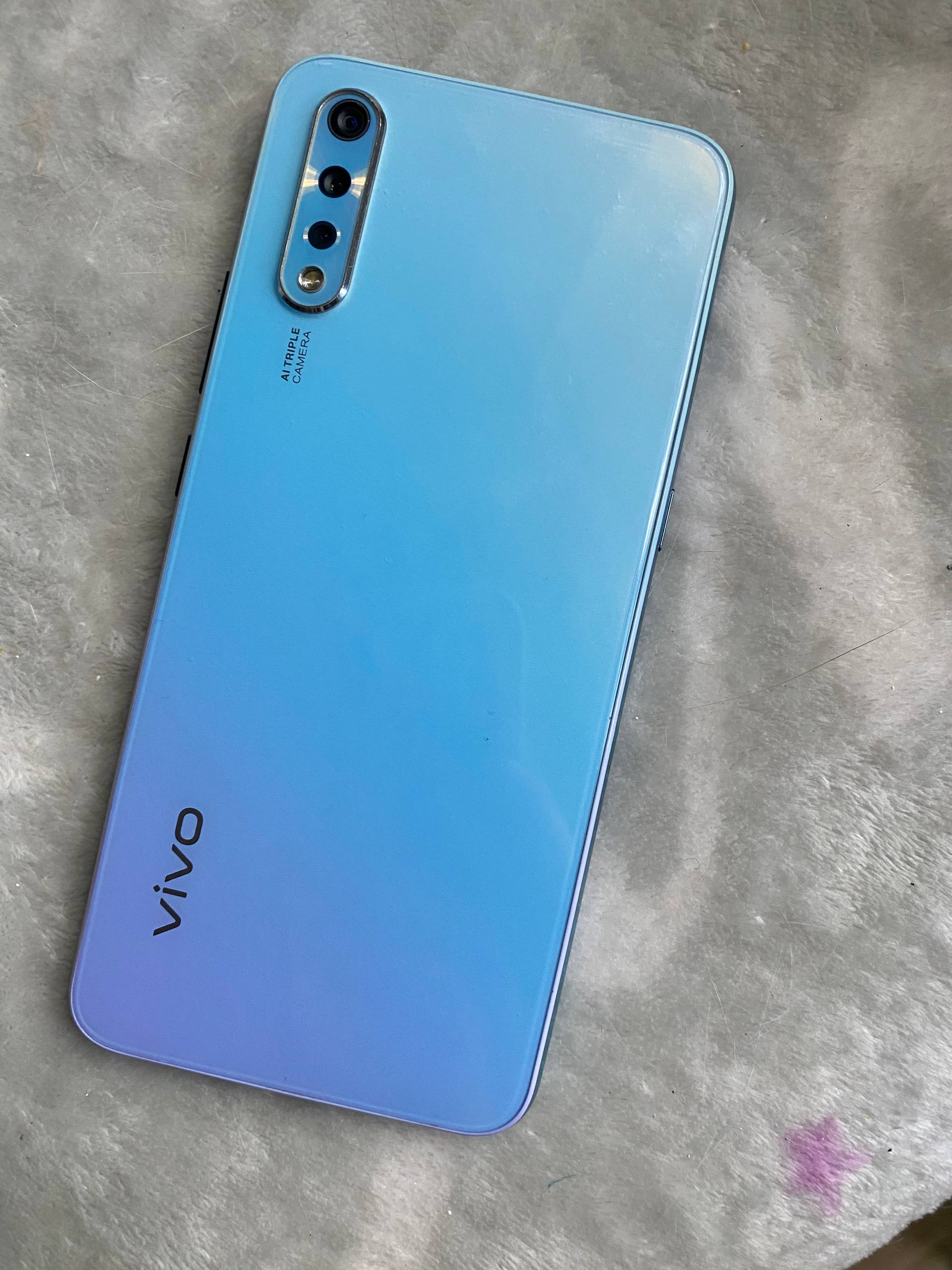 Vivo 1907 смартфон