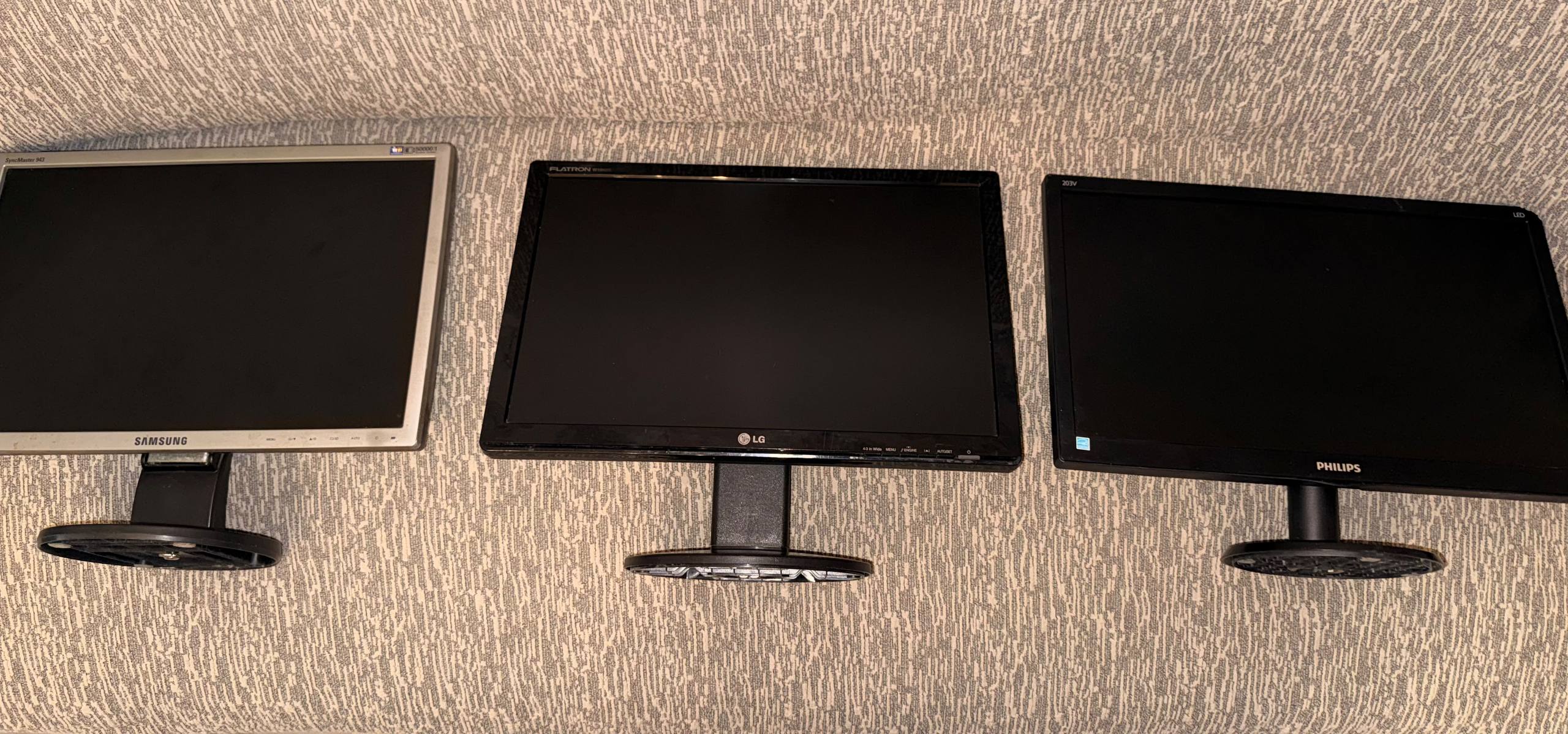 Офисные мониторы Samsung, Philips, LG (3 шт.) с кабелями