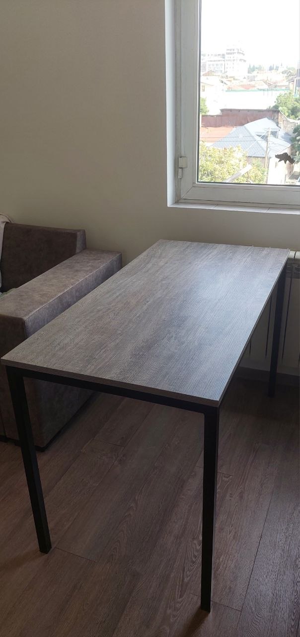 Письменный стол 120×60 см, высота 75 см