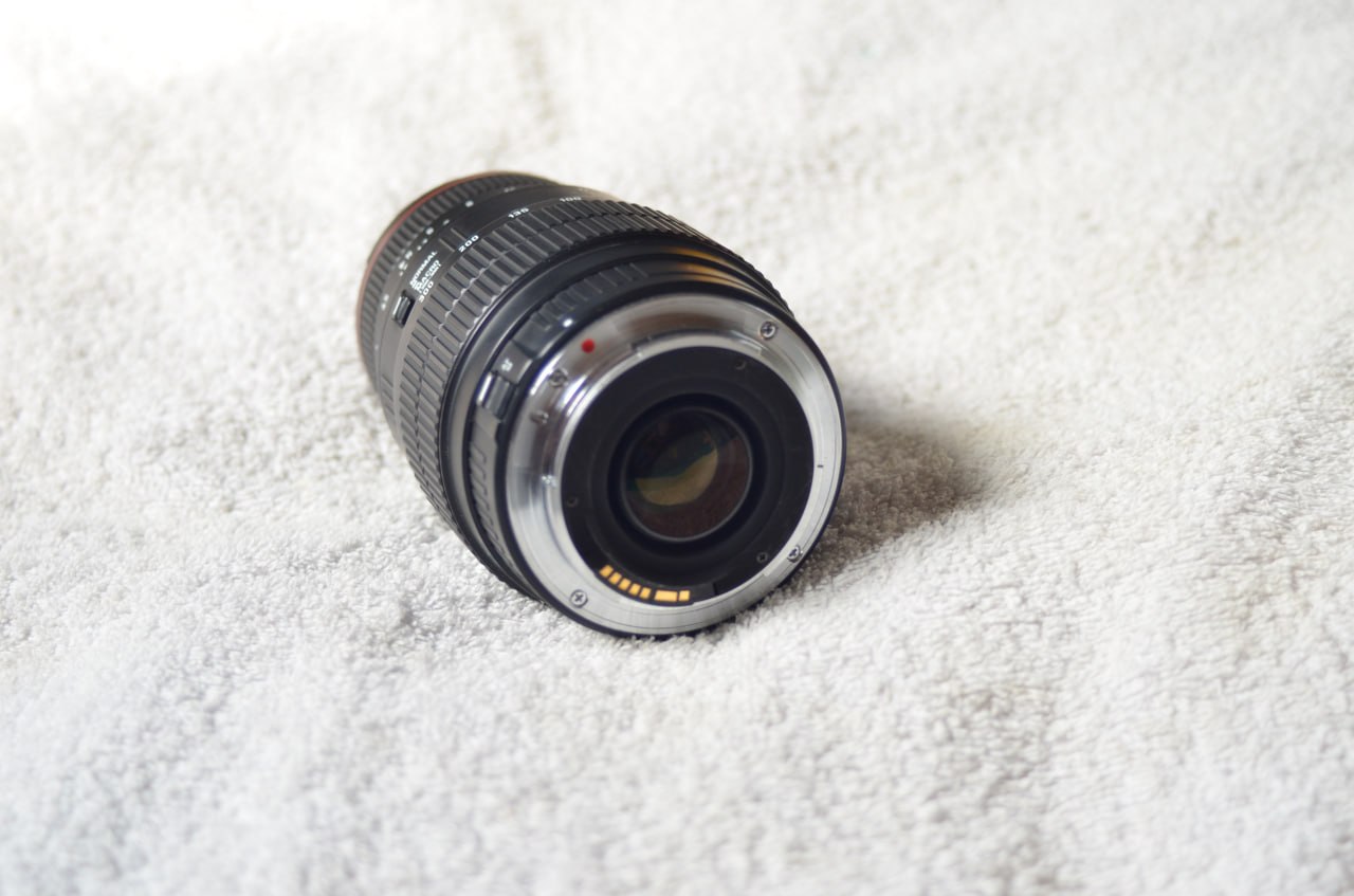 Sigma 70-300mm APO Macro Super объектив для Canon EF/EF-S