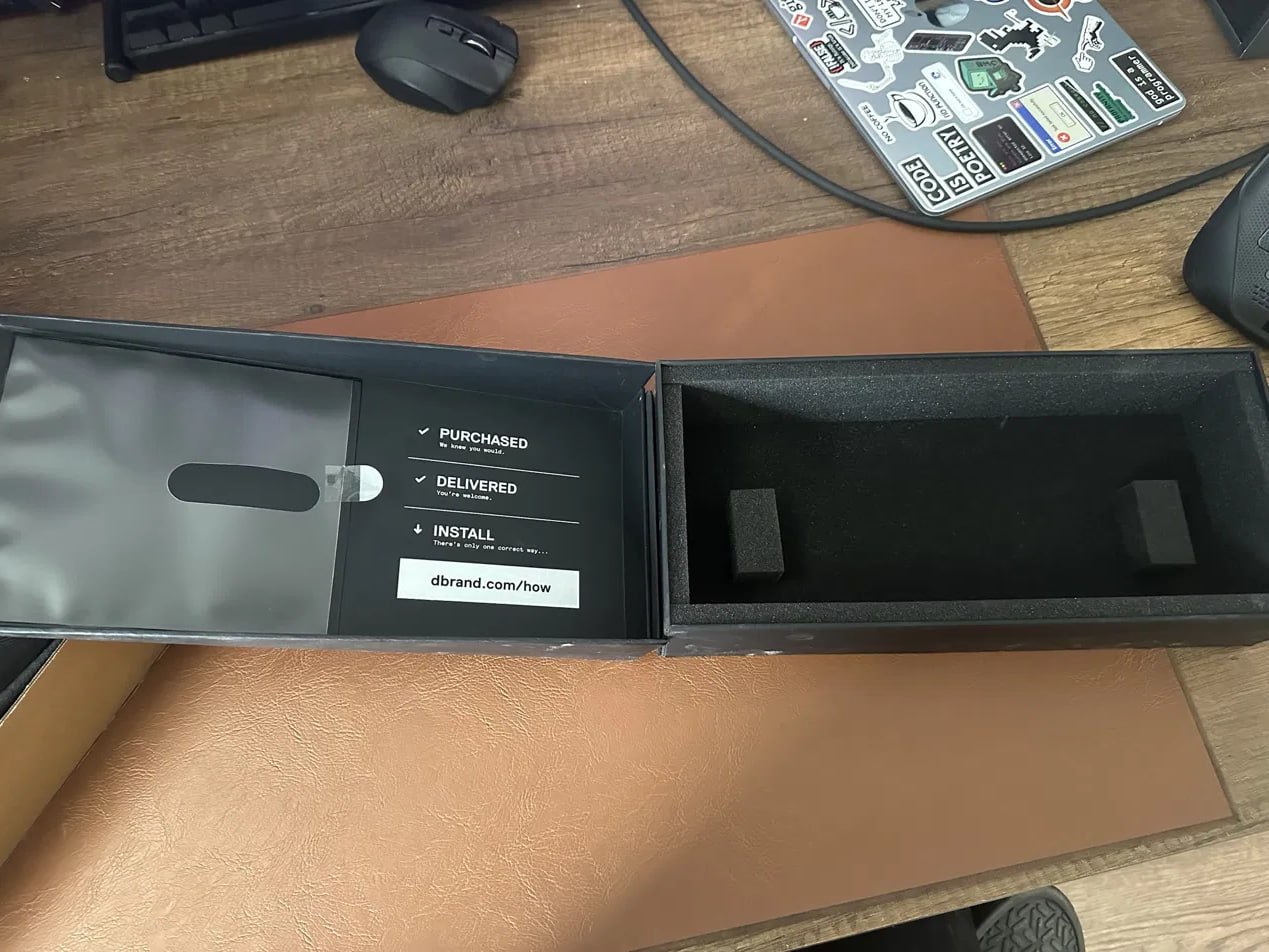 Steam Deck OLED 512GB + dbrand комплект + док-станция Baseus