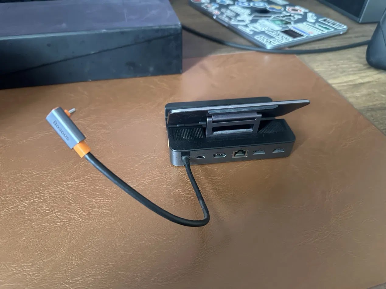 Steam Deck OLED 512GB + dbrand комплект + док-станция Baseus